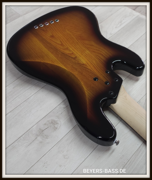 Lakland Skyline 55-60, 3-Tone Sunburst Gloss